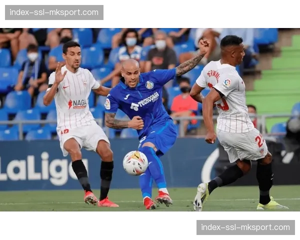 巴黎球迷抗议赛程调整，认为联赛公平性受损